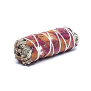 Witte salie smudge met rozenblaadjes | 2 stuks | ca 10cm